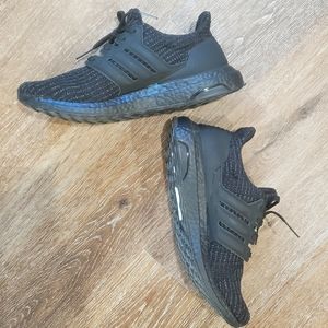 ADIDAS WOMEN'S ULTRABOOST 4.0 DNA SIZE 6.5 BLACK